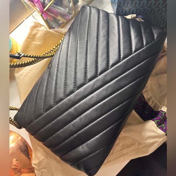 TORY BURCH KIRA CHEVRON CONVERTIBLE
SHOULDER BAG ((Authentic)) 2023 - Picture 8 of 16